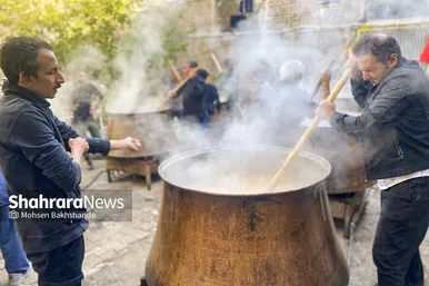 توزیع شله نذری همزمان با شهادت امام حسن عسکری(ع) در مشهد