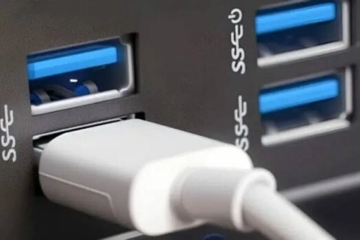 راز رنگ‌های پورت USB چیست؟ | آبی و فیروزه‌ای چه تفاوتی دارند؟