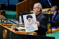 رئیس جمهور چه عکس‌هایی در جریان سخنرانی خود در مجمع عمومی سازمان ملل متحد نشان داد