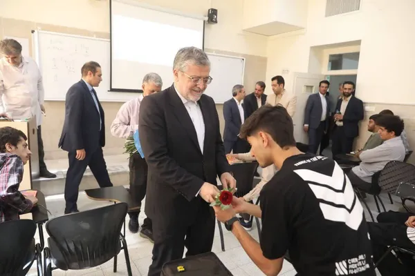 قلندرشریف: مراودات دوجانبه بین دانشگاه و شهرداری مشهد باعث تسریع حل مسائل شهری می‌شود + فیلم