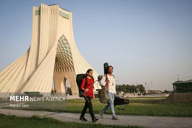 گزارش تصویری | اجرای زنده علی قمصری در میدان آزادی