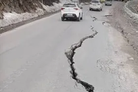 ویدئو | سقوط یک اتوبوس در لحظه رانش جاده چین به پاکستان!