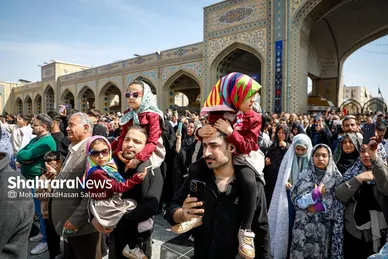 گزارش تصویری | لحظه تحویل سال در حرم مطهر امام رضا (ع)