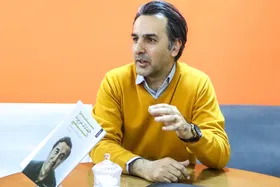 باید از این ستاره فوتبال حرف می&zwnj;کشیدم! | گفتگو با جواد رستم زاده درباره نوشتن کتاب &laquo;تو خداداد عزیزی هستی&raquo;