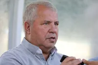 علی پروین: اگر پرسپولیس همین‌طور ادامه دهد، قهرمان می‌شود | امیدوارم موضوع خداداد حل شود