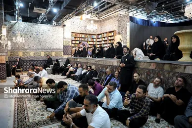 عرض ارادت قهرمانان ورزش ایران در حرم مطهر رضوی