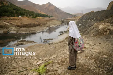 گزارش تصویری | مدرسه‌ای در آن سوی مسیرهای گلی