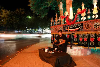حال و هوای شهر مشهد در شب هشتم محرم