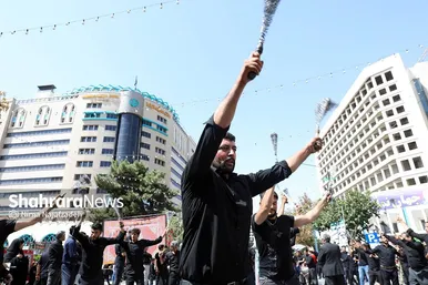 عزاداری شهادت امام رضا (ع) در خیابان‌های منتهی به حرم مطهر رضوی