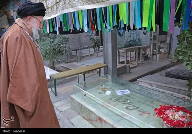 گزارش تصویری | حضور رهبر انقلاب اسلامی در حرم مطهر حضرت امام خمینی (ره)