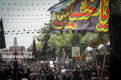 سوگواری دسته های عزاداری در خیابان های منتهی به حرم مطهر رضوی در دهه آخر صفر
