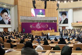 روحانی: در نیمه اول ۹۸؛ ۲۶ درصد مدیران را خانم&zwnj;ها تشکیل می&zwnj;دهند/ ۴ درصد افزایش در سال&zwnj;های اخیر