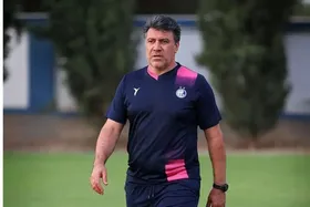 حمله تند محمد نوازی به مدیران: تصمیمات اشتباه، استقلال را نابود کرد