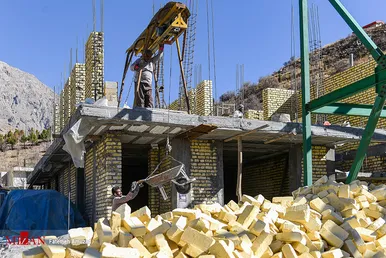 زندگی در سی سخت یک سال پس از زلزله