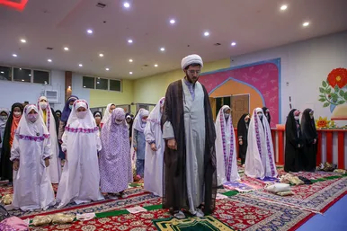 جشن دختران روزه اولی در باغ خاتون