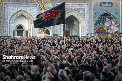 تصاویری از آئین چهارپایه خوانی عصر شهادت امام رضا (ع) در حرم مطهر رضوی