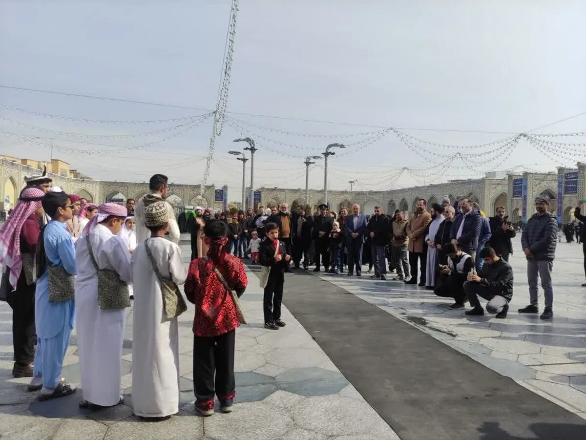 آیین سنتی «یوم الناصفه» با حضور کودکان عرب‌زبان در حرم امام‌رضا(ع) برگزار شد