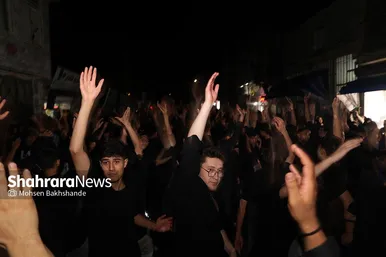 عکس‌هایی از مراسم علم کشیِ مهاجران افغانستانی در گلشهر مشهد