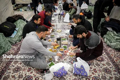 آیین معنوی اعتکاف در حرم امام رضا (ع)