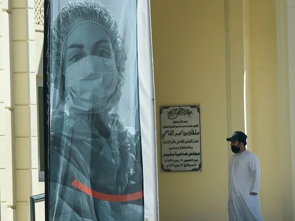 صف اماراتی‌ها برای دریافت واکسن رایگان کرونا + تصاویر