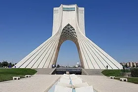 زنان هنرمند در برج آزادی گرد هم می آیند