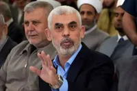 ترور یحیی سنوار بعد از شهادت ادامه دارد| موج سواری علی کریمی بر شایعات