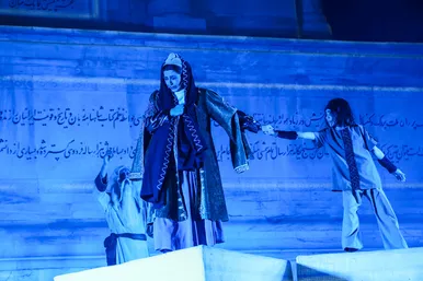 اجرای نمایش «افسانه ماردوش» در آرامگاه فردوسی