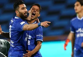 کمک مربی استقلال عابر بانک شد؟| رد پای مصطفوی در پاداش مجیدی به آبی&zwnj;ها