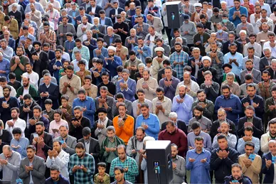 اقامه نماز عید فطر به امامت رهبر انقلاب