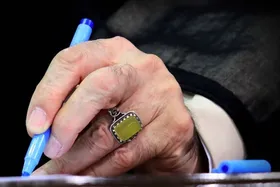 بازخوانی یادداشت رهبر انقلاب پس از دیدار با جمعی از برنامه&zwnj;سازان سیما | هنر باید میدان&zwnj;دار باشد