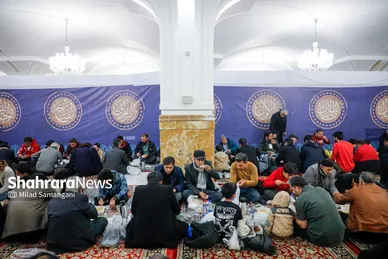 مراسم افطاری در حرم امام‌رضا(ع)