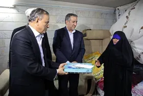 استاندار خراسان&zwnj;رضوی با اولین بانوی اسیر ایرانی در دوران دفاع مقدس دیدار کرد