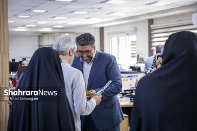 گزارش تصویری | بازدید مدیران شهری از روزنامه شهرآرا به مناسبت شانزدهمین سالگرد انتشار این روزنامه