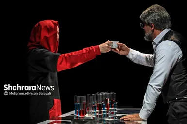 گزارش تصویری | نمایش «مردی مقابل فرزندانش»