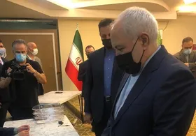 حضور محمدجواد ظریف در شعبه اخذ رأی آنتالیا + عکس