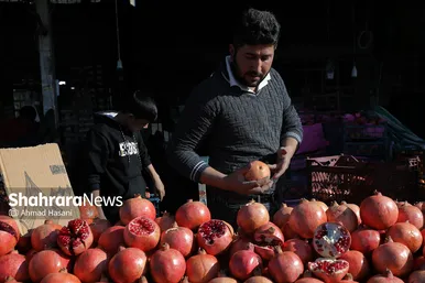 بازار مشهد در آستانه شب یلدا