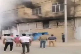 ویدئو | همدلی شهروندان قهرمان، آبی روی آتش کارگاه مبل&zwnj;سازی