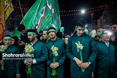 گزارش تصویری | گلباران حرم مطهر امام‌رضا(ع) در شب میلاد حضرت جوادالائمه(ع) (۲۱ دی ۱۴۰۳)