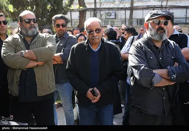 عکس‌هایی از تشییع پیکر رضا داودنژاد