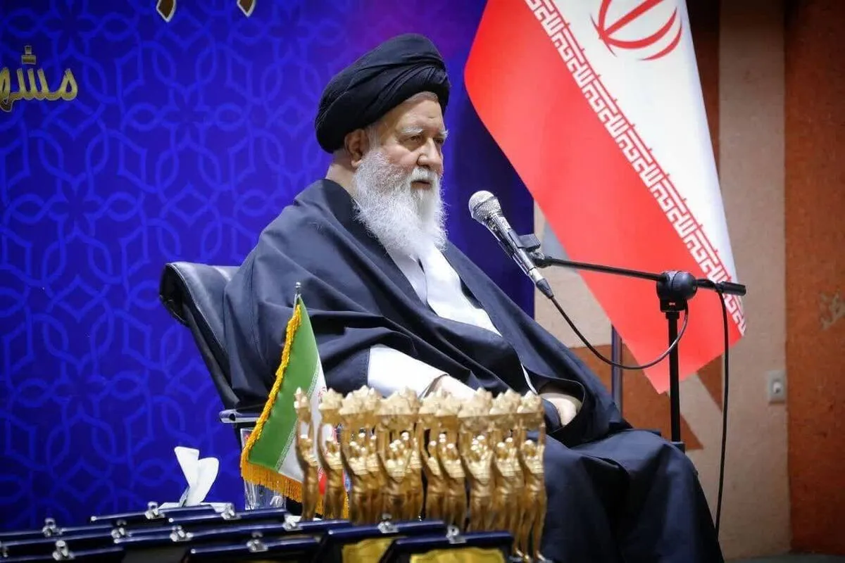 آیت‌الله علم‌الهدی: «بصیرت»، «نشاط» و «جسارت» سه سرمایه ارزشمند دوره جوانی است