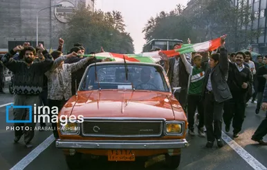 ۸ آذر ۱۳۷۶ روزی که ایران خندید