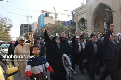 راهپیمایی اصناف، بازاریان و نمازگزاران پس از نماز جمعه مشهد