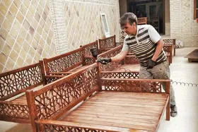 وقتی خلاقیت نجار محله آبکوه گل کرد، به تولید دست&zwnj;سازه&zwnj;های چوبی پرداخت