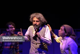 نگاهی به تئاتر &laquo;مرگ فروشنده&raquo; | نمایشی از دروغ&zwnj;ها و امید&zwnj;های بی&zwnj;ثمر