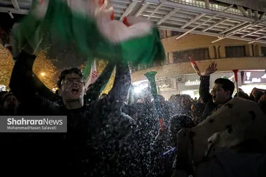 شادی مردم مشهد بعد از برد تیم ملی ایران