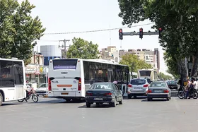 ورود و خروج بدون قانون به مسیر بی آرتی
