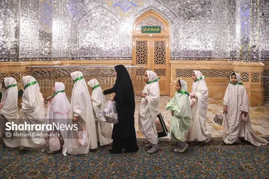 گزارش تصویری | ضیافت افطار دختران روزه اولی در حرم مطهر امام رضا(ع)