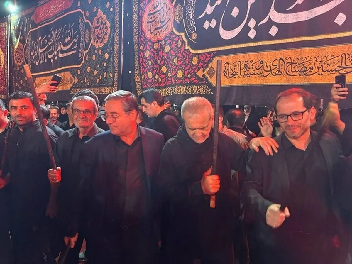 حضور پزشکیان در مراسم شام غریبان حضرت اباعبدالله الحسین (ع) در ارومیه