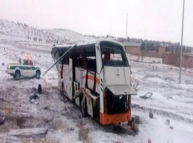 ۱۸ مصدوم حادثه واژگونی اتوبوس بیرجند به مشهد از بیمارستان ترخیص شدند