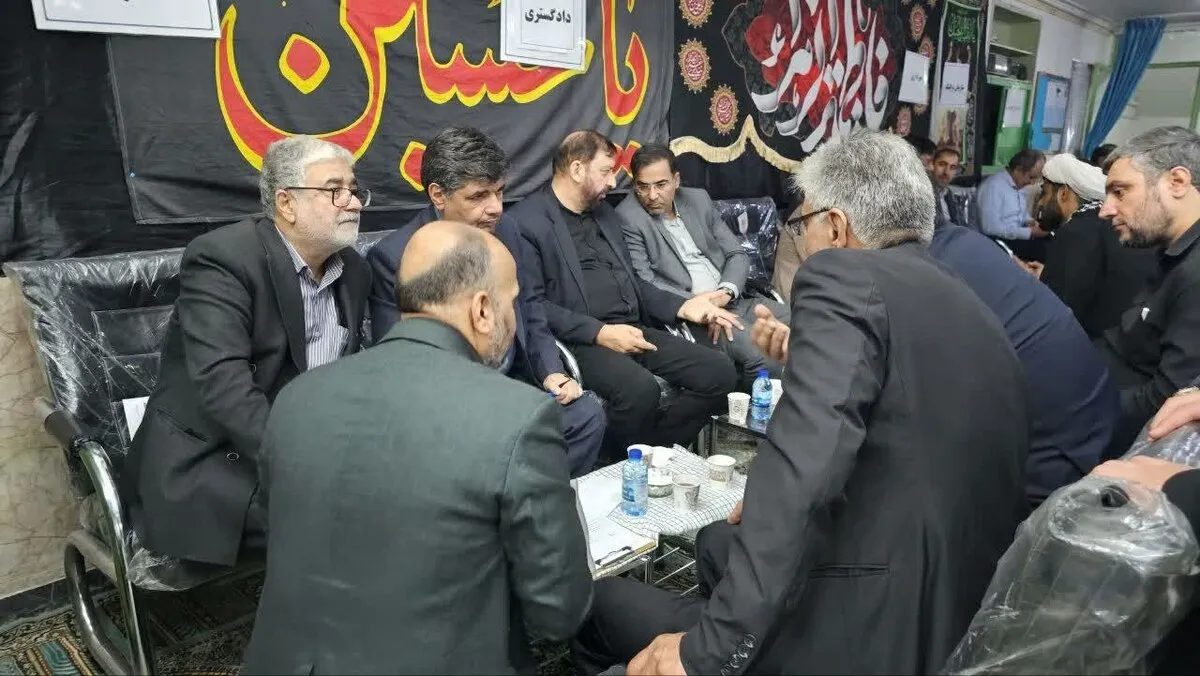 برگزاری یکصد و هشتمین میز خدمت مردمی در مسجد امام خمینی (ره) خیابان وحید با حضور فرماندار مشهد مقدس